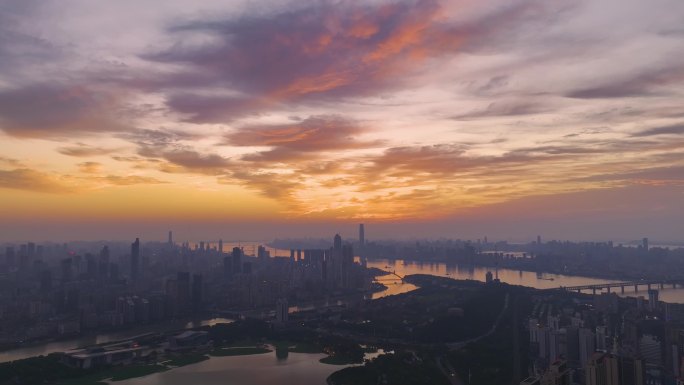 武汉夏季城市天际线日出风光