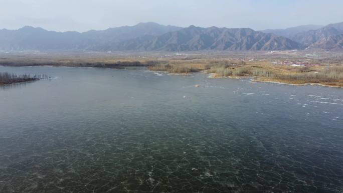 4K航拍短片.延庆海坨山下妫河冰封