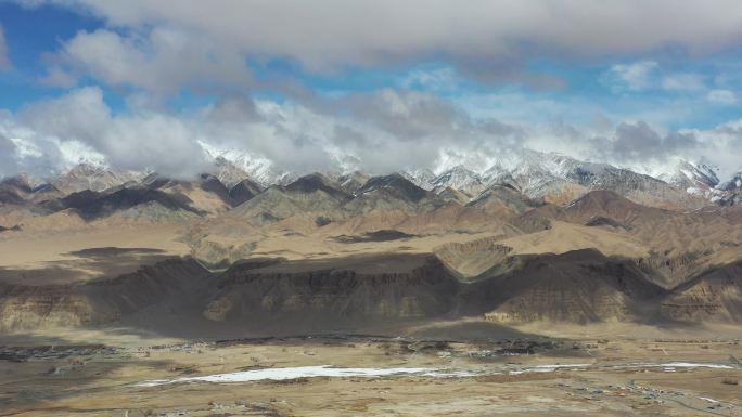 航拍新疆南疆帕米尔高原盘龙古道