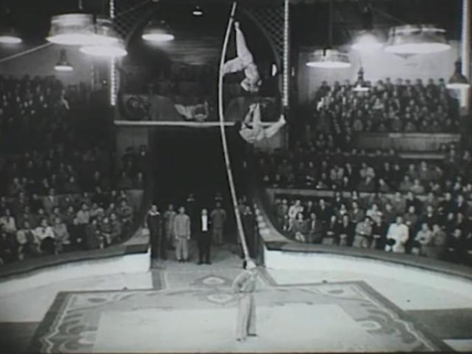 1956年  马戏团出国访问演出