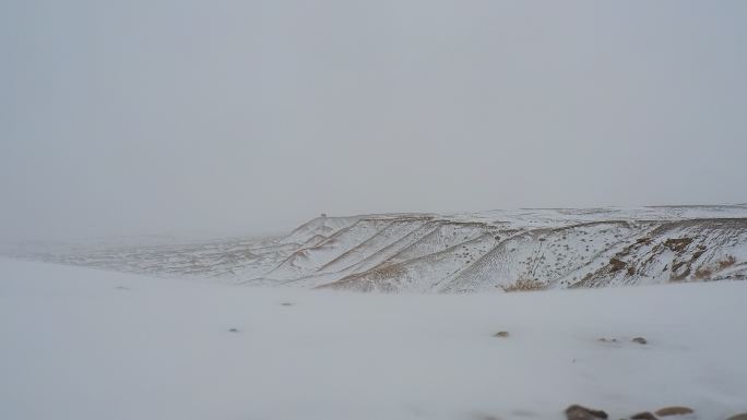 山崖烽燧风雪