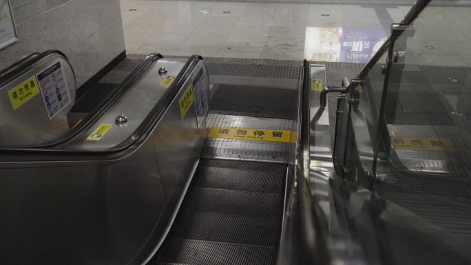 4K空荡的地铁手扶电梯