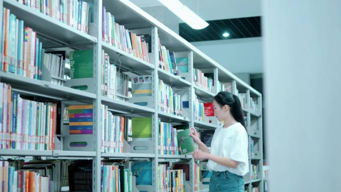 【4K】图书馆美女书架选书