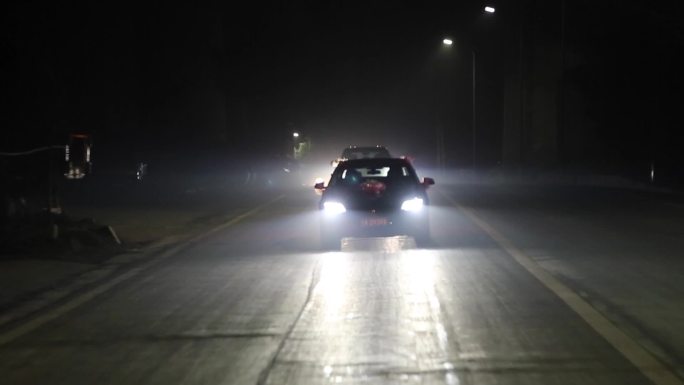 婚车黑夜路跑到小区