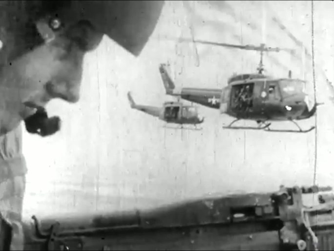 60年代越战武装直升机打击地面目标