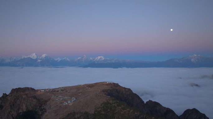 川西牛背山飞机延时贡嘎神山日出日照金山