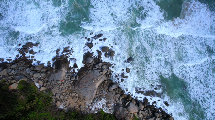 4k航拍俯视大海海浪视频素材