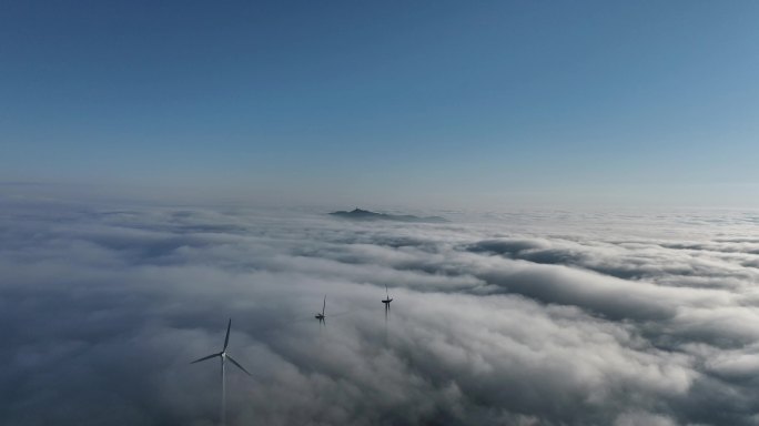 云海孤岛与风力发电机