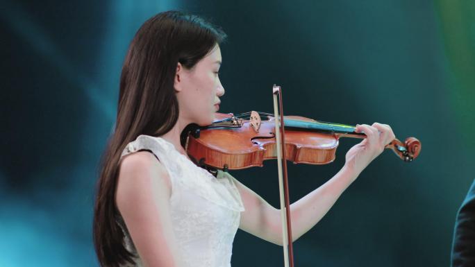 【4K】文艺晚会舞台表演拉小提琴