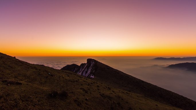 牛背山日出云海