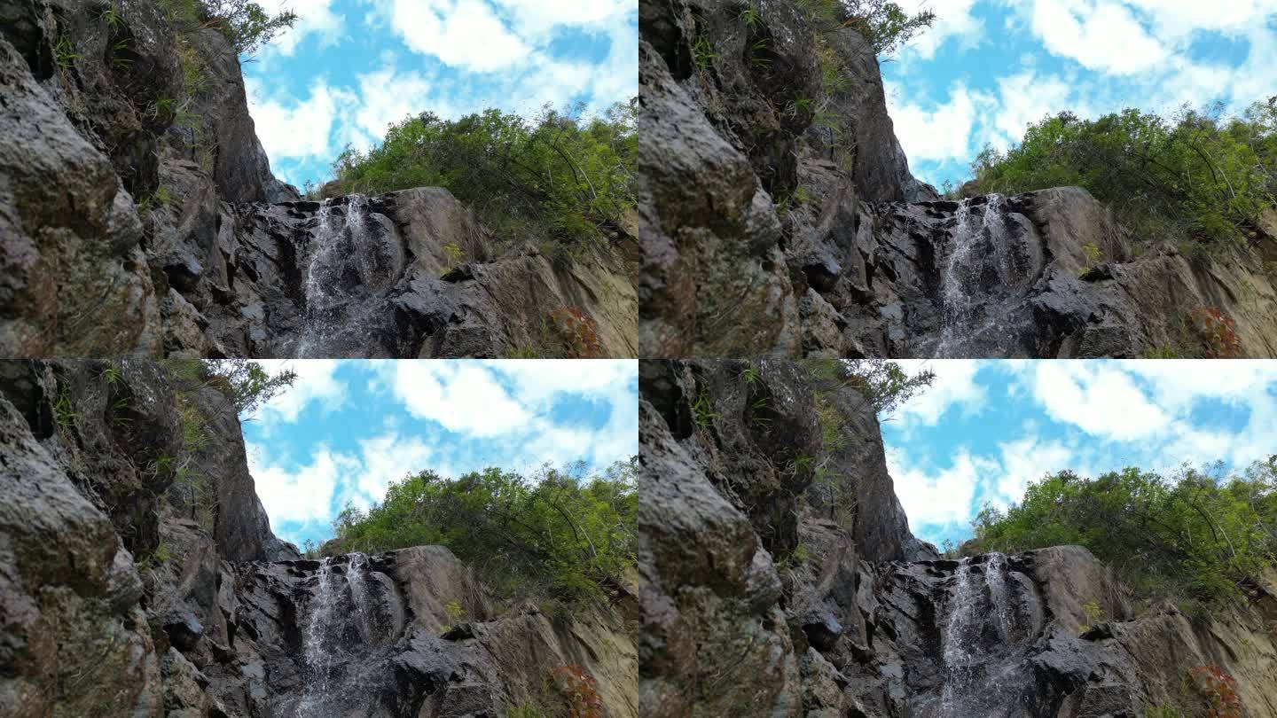 空谷幽兰峡谷瀑布