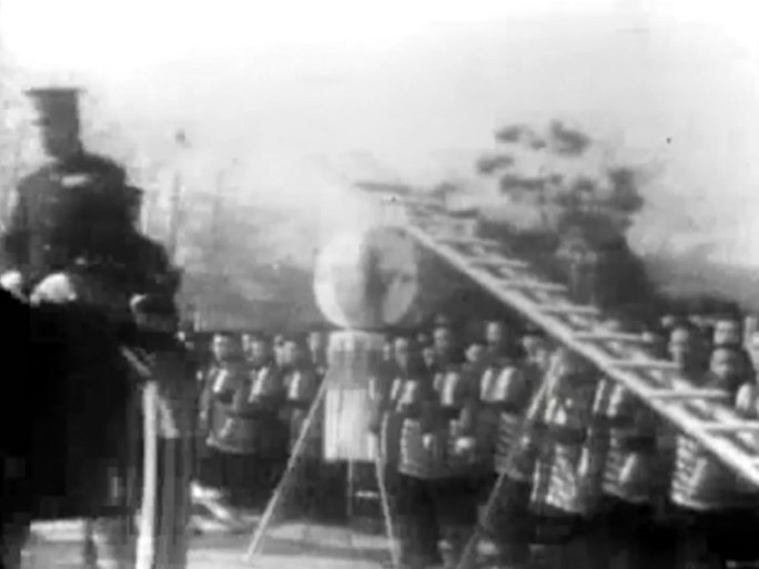 30年代日本消防员爬梯训练