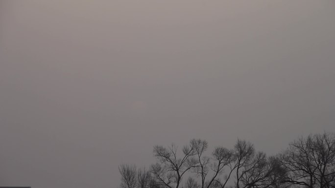 冬日升起的太阳晨曦日出日落橘色天空