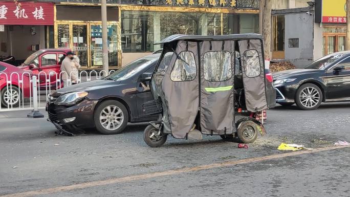 三轮车交通事故现场