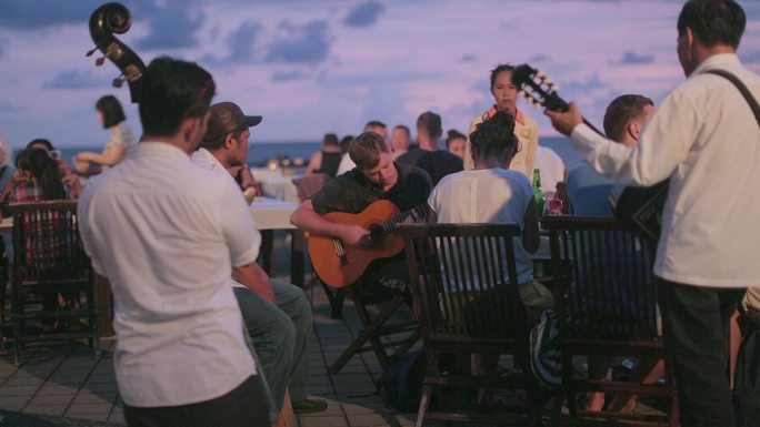 海边弹吉他 海边乐队 夕阳下吉他 海神庙