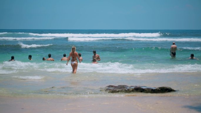 梦幻海滩 巴厘岛 海滩 泳装 外国友人