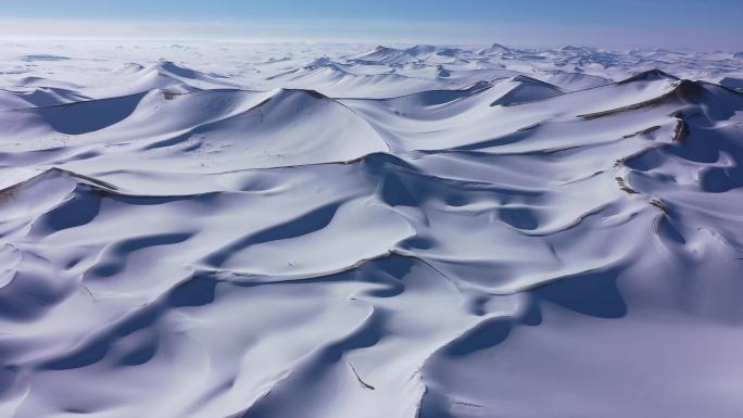 航拍沙漠雪景