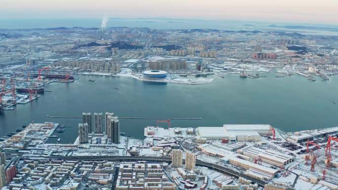 航拍大连梭鱼湾体育场造船厂海边雪景