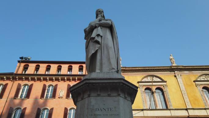 意大利维罗纳的但丁雕像