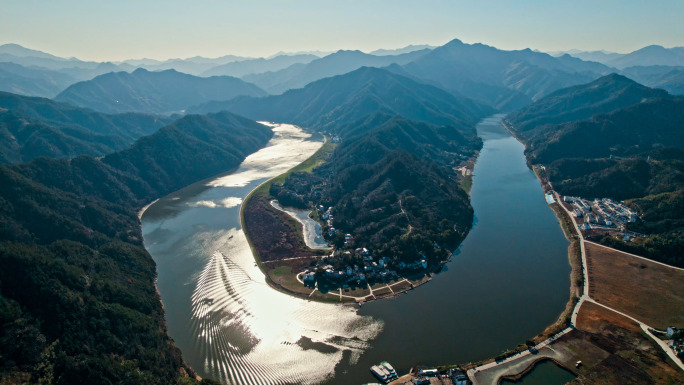 新安江山水画廊深渡