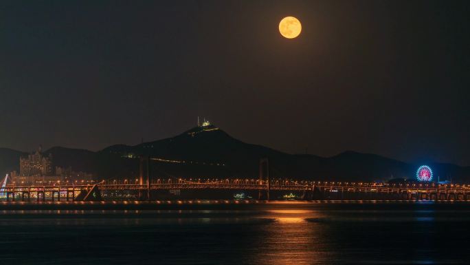 大连星海湾跨海大桥月亮升起延时