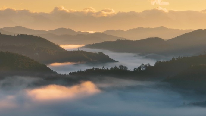 航拍云雾中的茶山