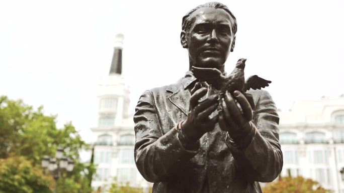 马德里的费德里科·加西亚·洛尔卡雕像