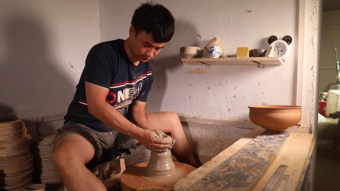 陶艺大师制作陶艺过程 非遗文化