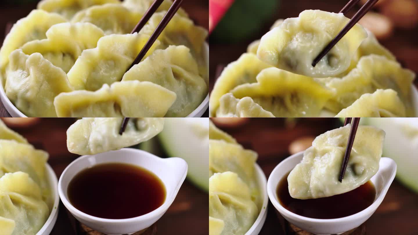 筷子夹起饺子蘸醋