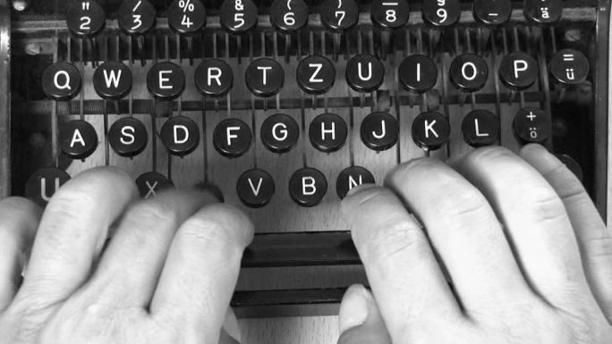 高清：古代办公打字机键盘视频通用素材空镜