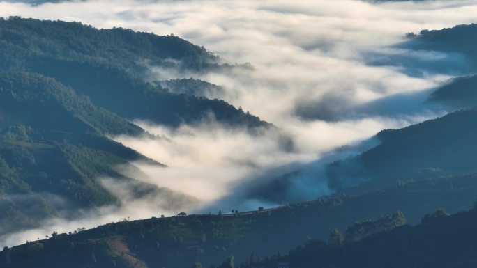 航拍云雾中的茶山