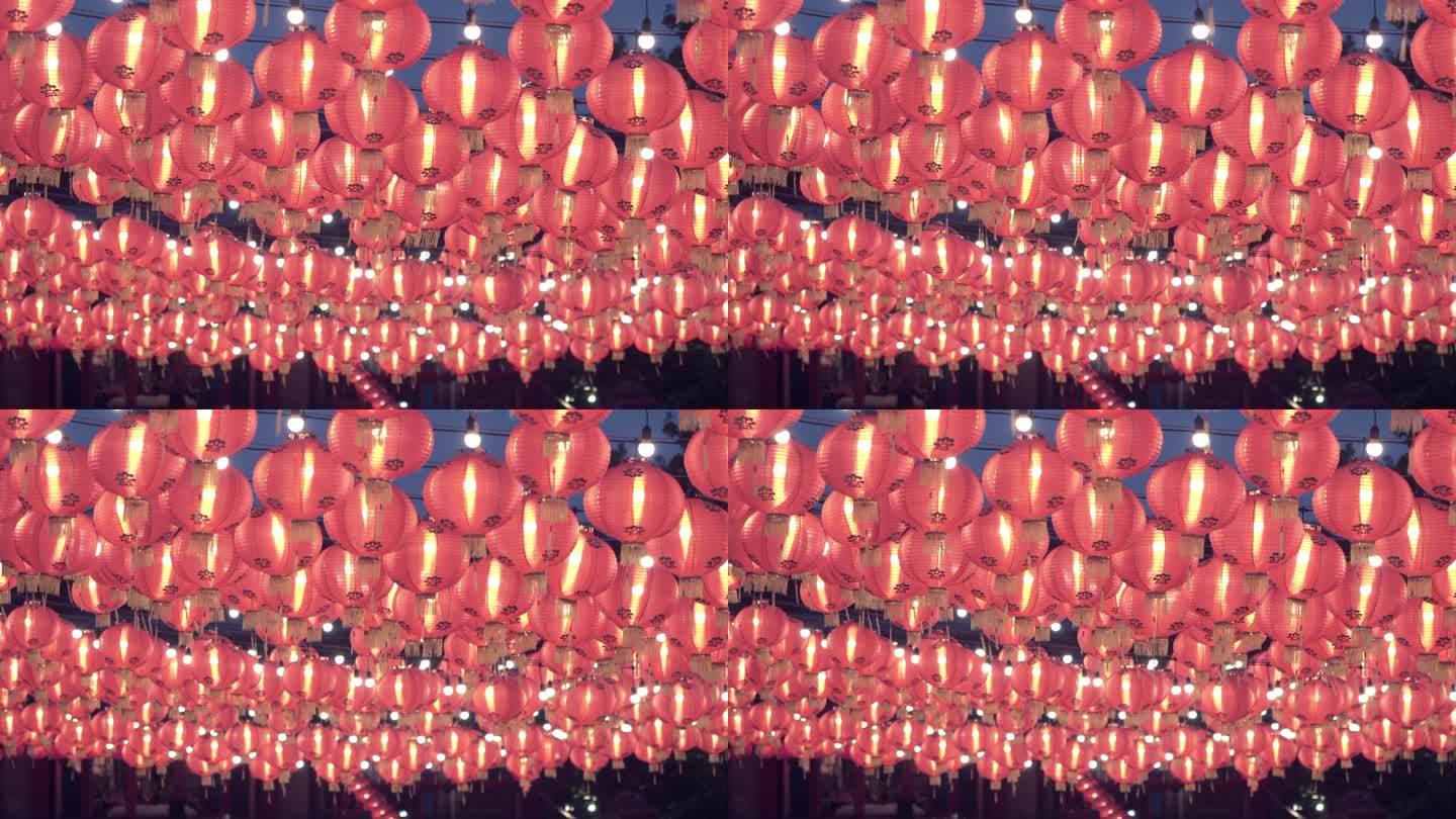 挂着中国灯笼庆祝农历新年。