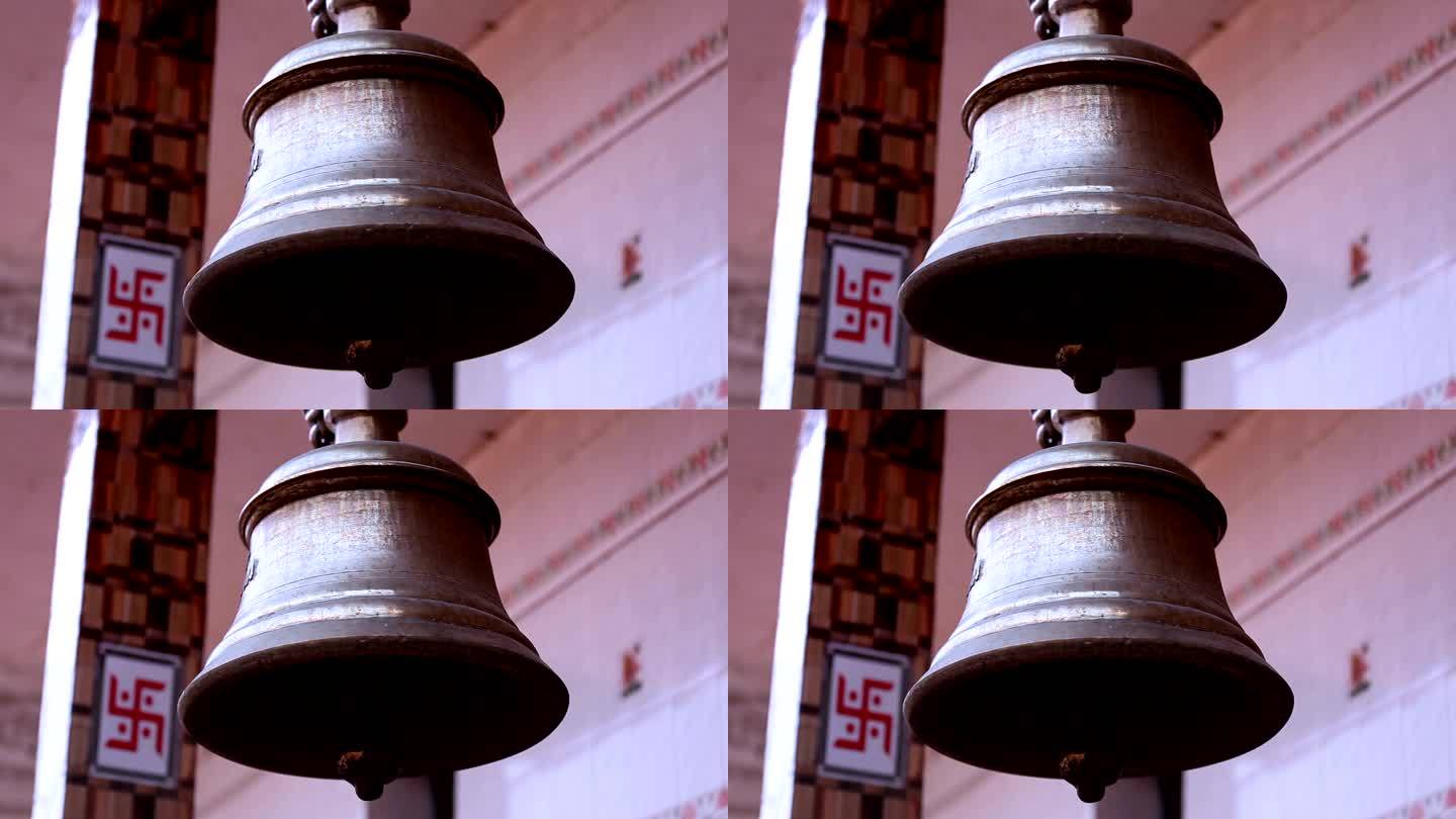 印度教寺庙的钟声印度寺庙钟声铜钟特写