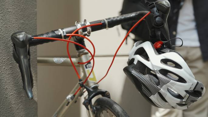 运动头盔运动头盔自行车视频通用素材