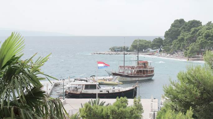 布雷拉镇有船只和船只的海港。克罗地亚。