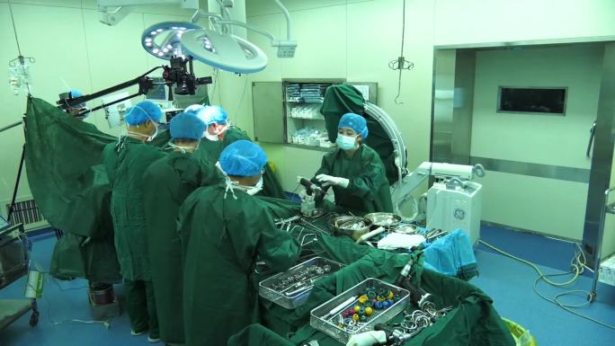 手术室大型手术主刀医生手术麻醉师手术台