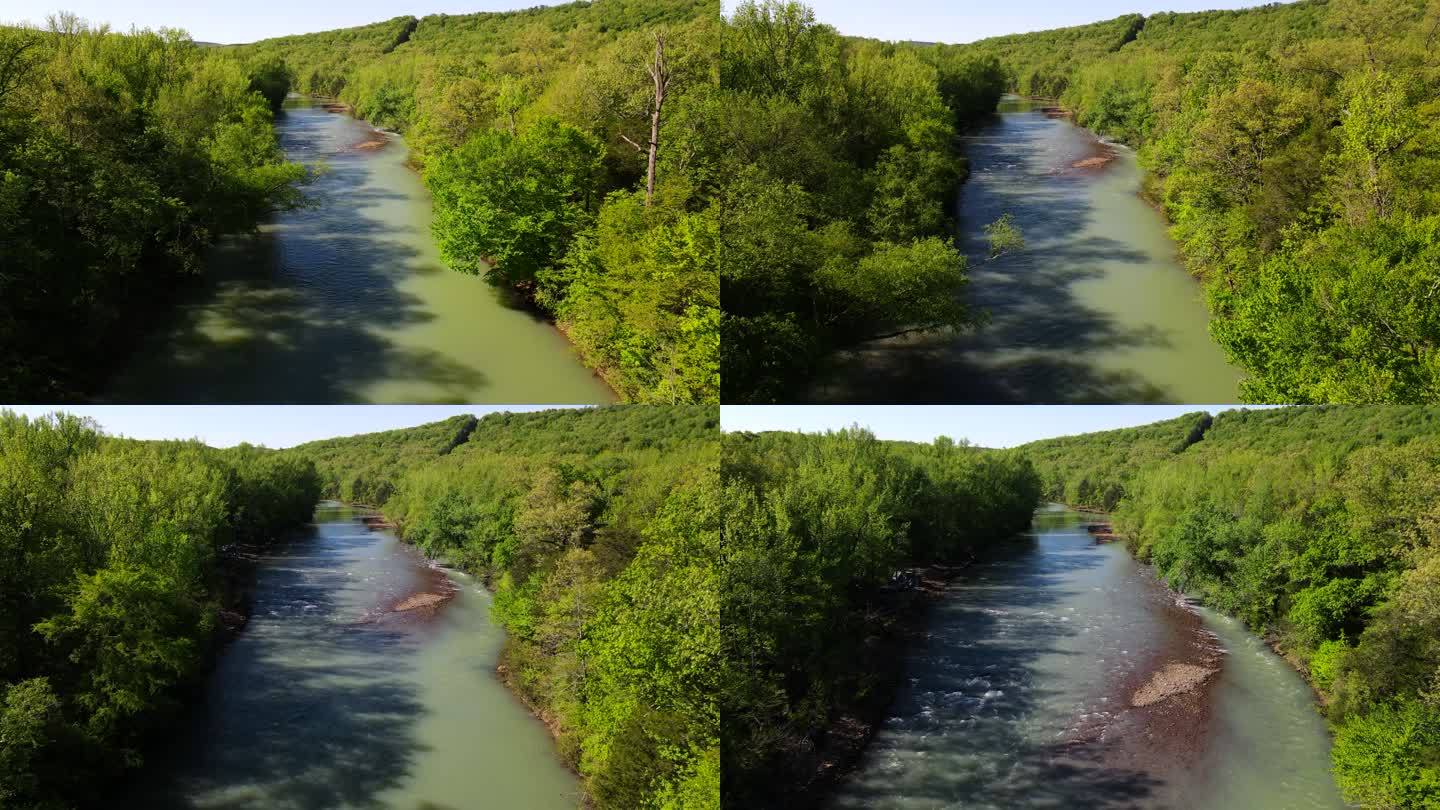 阿肯色州桑贝里河上游无人机飞行