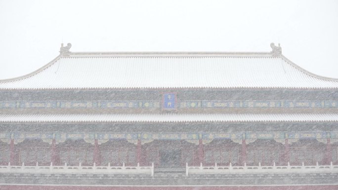 实拍下雪天故宫午门建筑