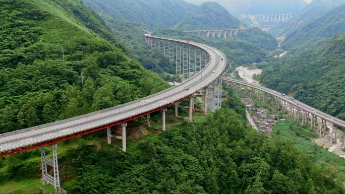 雅西高速干海子大桥 螺旋隧道