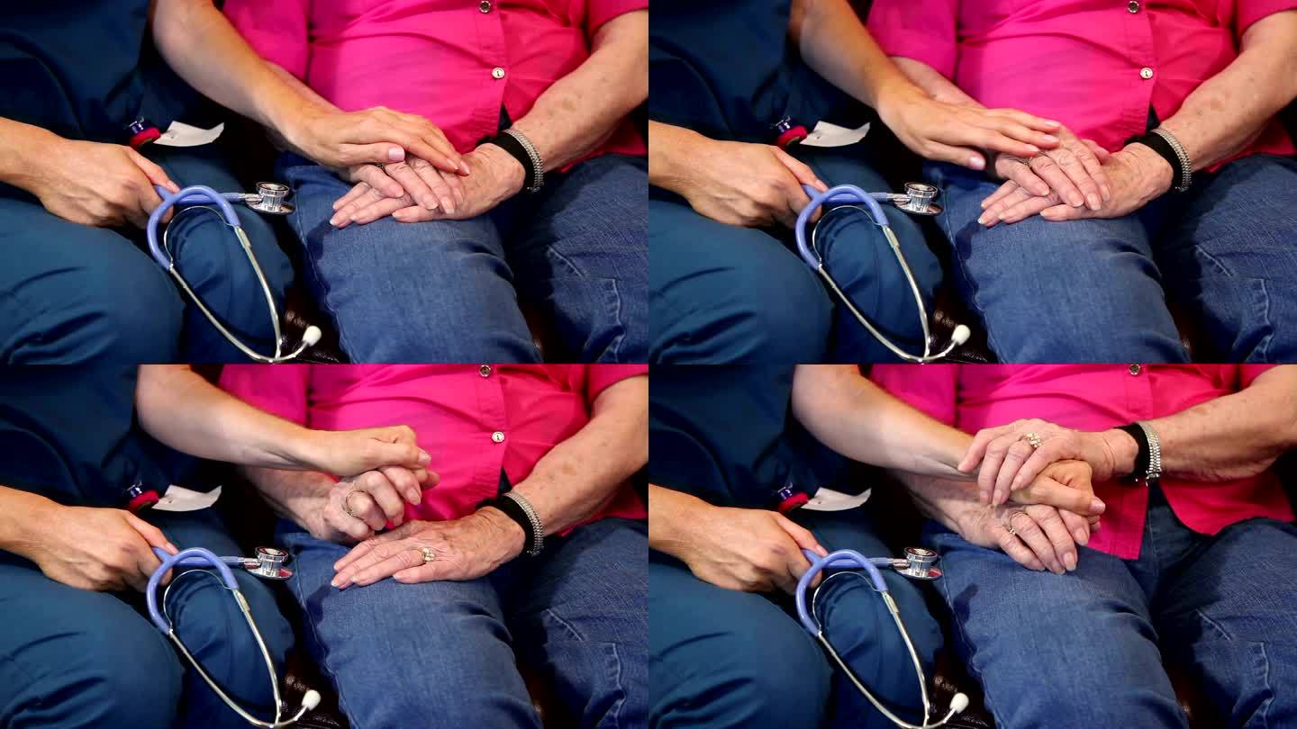 家庭护理护士安慰老年妇女。手。