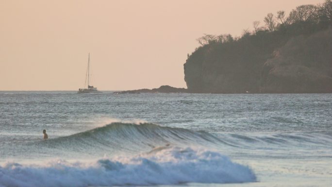 哥斯达黎加Playa Grande的海岬和冲浪