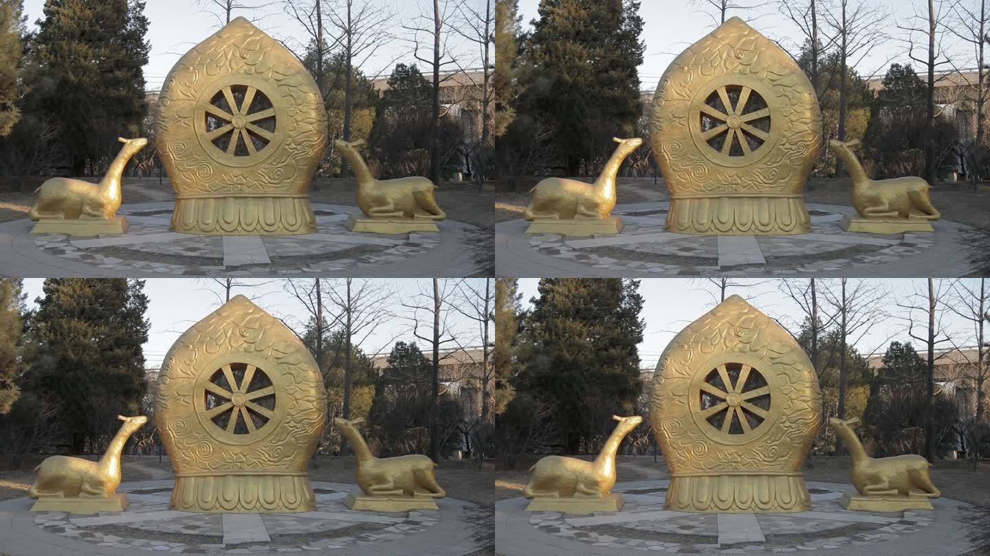花博会公园西藏分园雕塑两只金鹿朝拜金冠