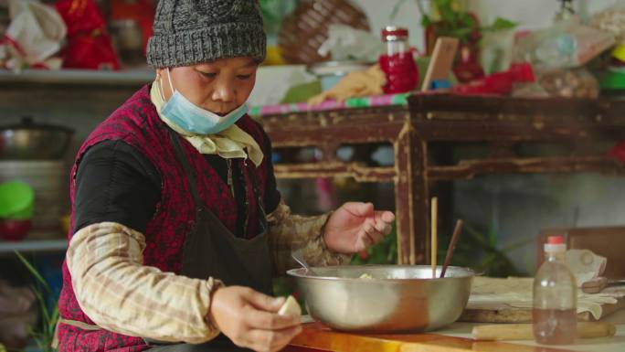 冬至过年北方农村包饺子下饺子