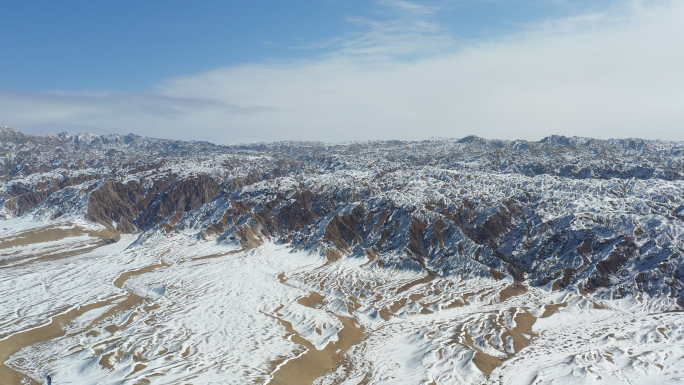 西北山脉雪景 冬季冰封雪原大地