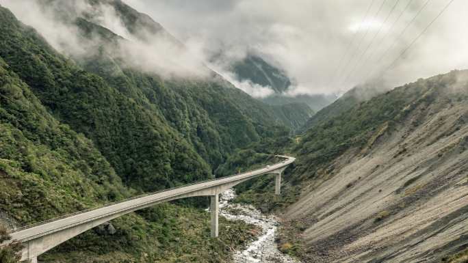 亚瑟山口山脉峡谷高架桥壮丽基建流云