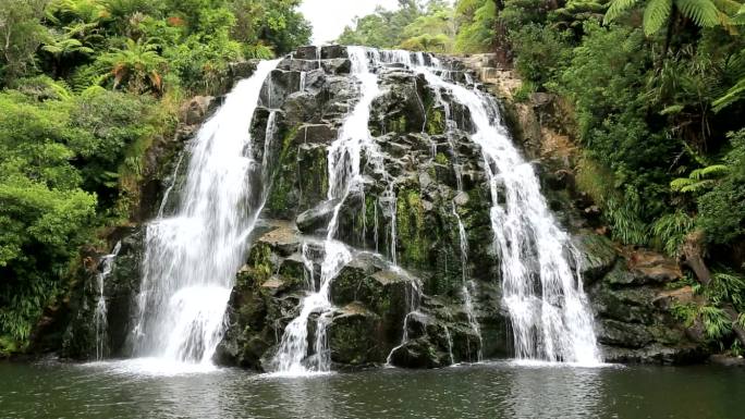 新西兰北岛自然瀑布