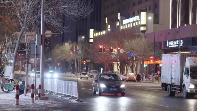 雪后街道上的交通标识 自行车 电动车