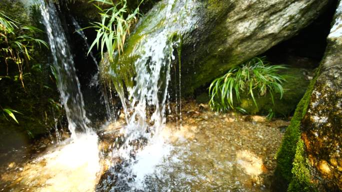 山泉 流水