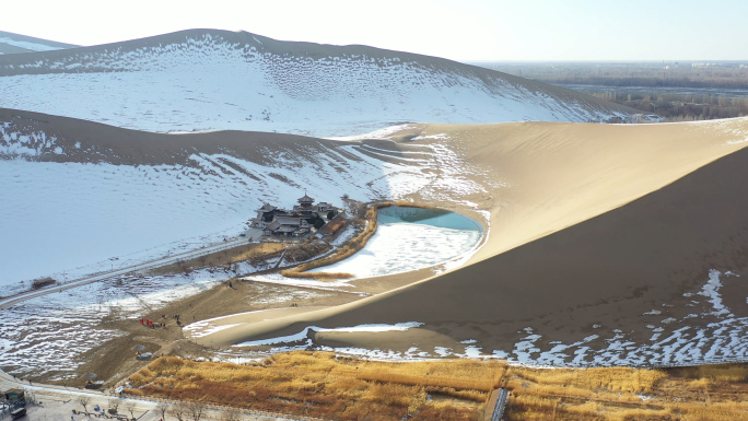 鸣沙山月牙泉雪景 沙漠航拍