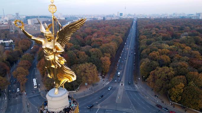 秋天柏林的胜利柱城市延时航拍柏林市视频旅